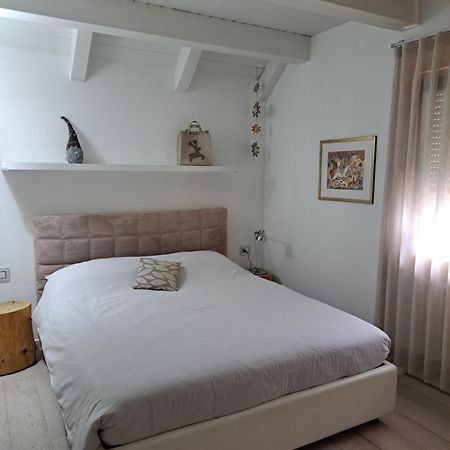 Home White لايْفيسْ المظهر الخارجي الصورة