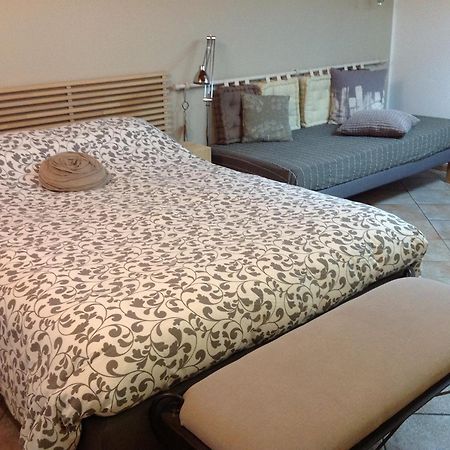 Home White لايْفيسْ المظهر الخارجي الصورة