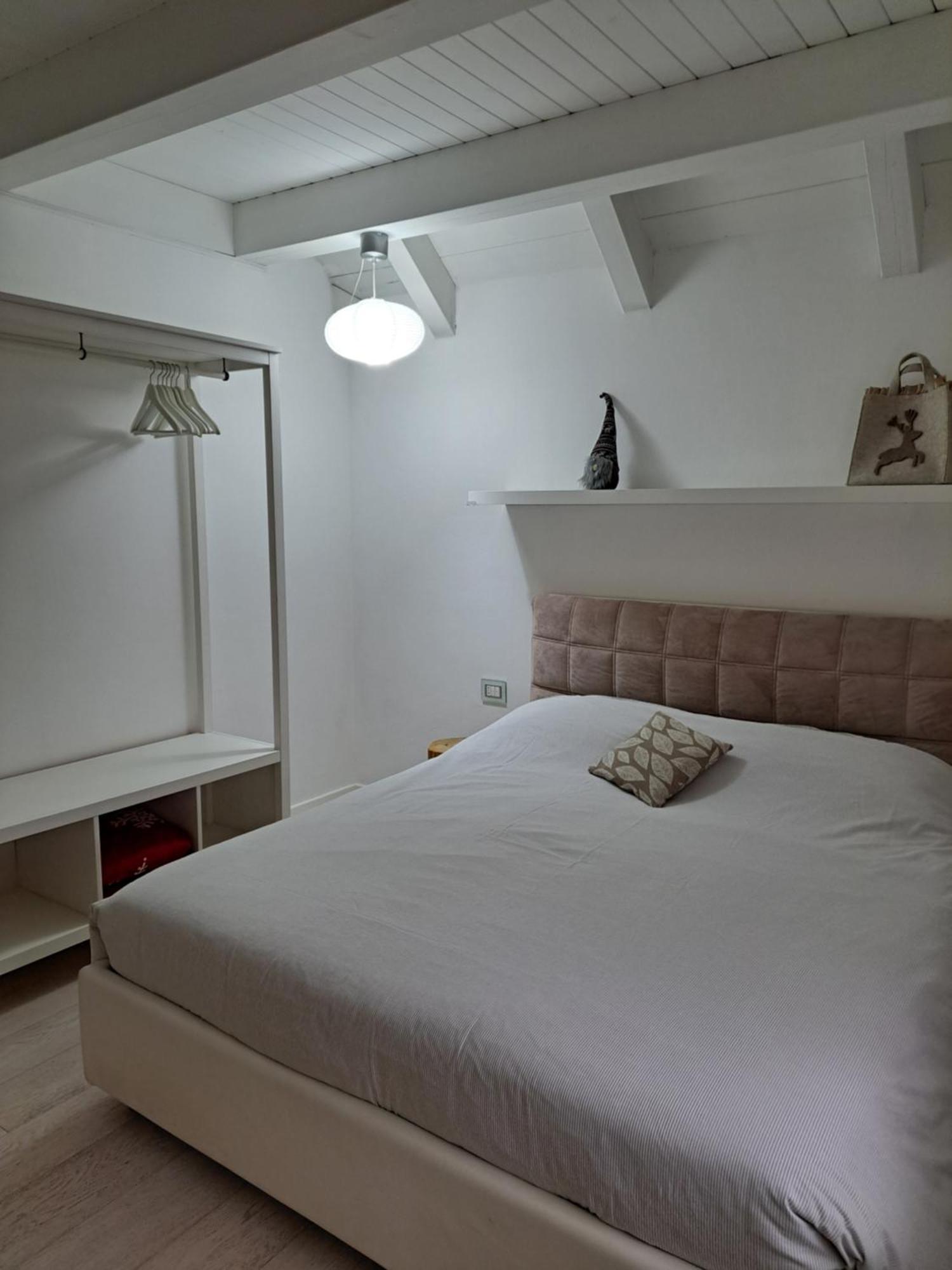 Home White لايْفيسْ المظهر الخارجي الصورة