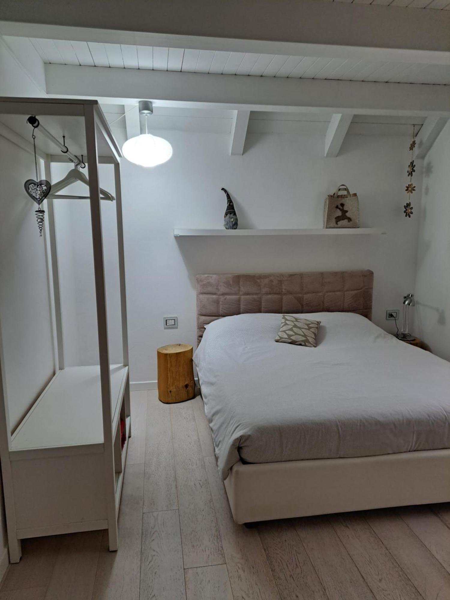 Home White لايْفيسْ المظهر الخارجي الصورة