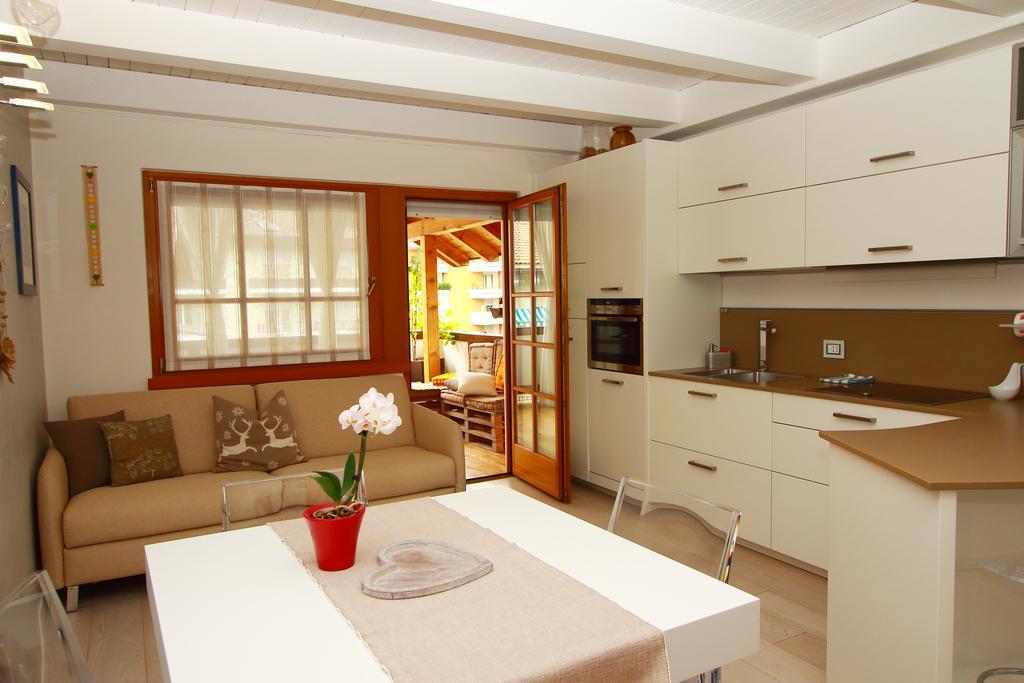 Home White لايْفيسْ المظهر الخارجي الصورة
