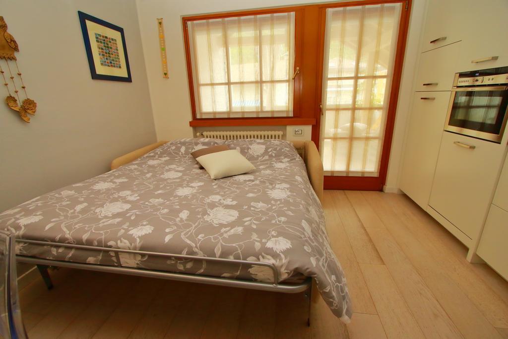 Home White لايْفيسْ المظهر الخارجي الصورة