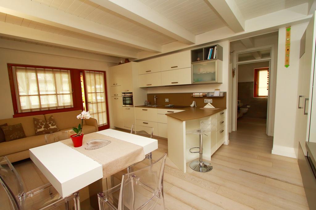 Home White لايْفيسْ المظهر الخارجي الصورة