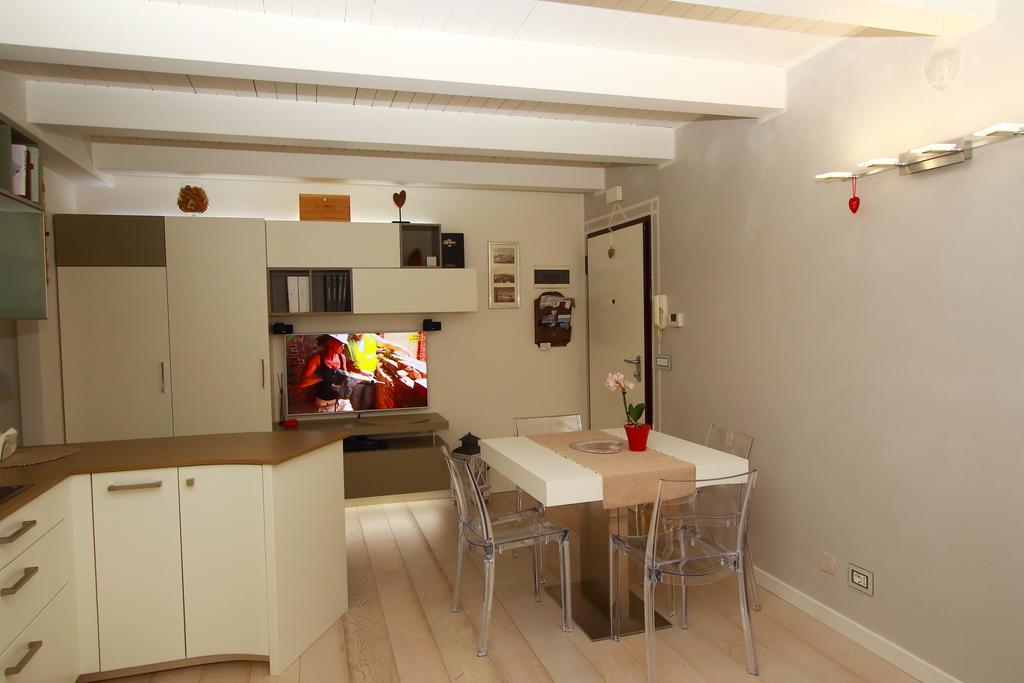 Home White لايْفيسْ المظهر الخارجي الصورة