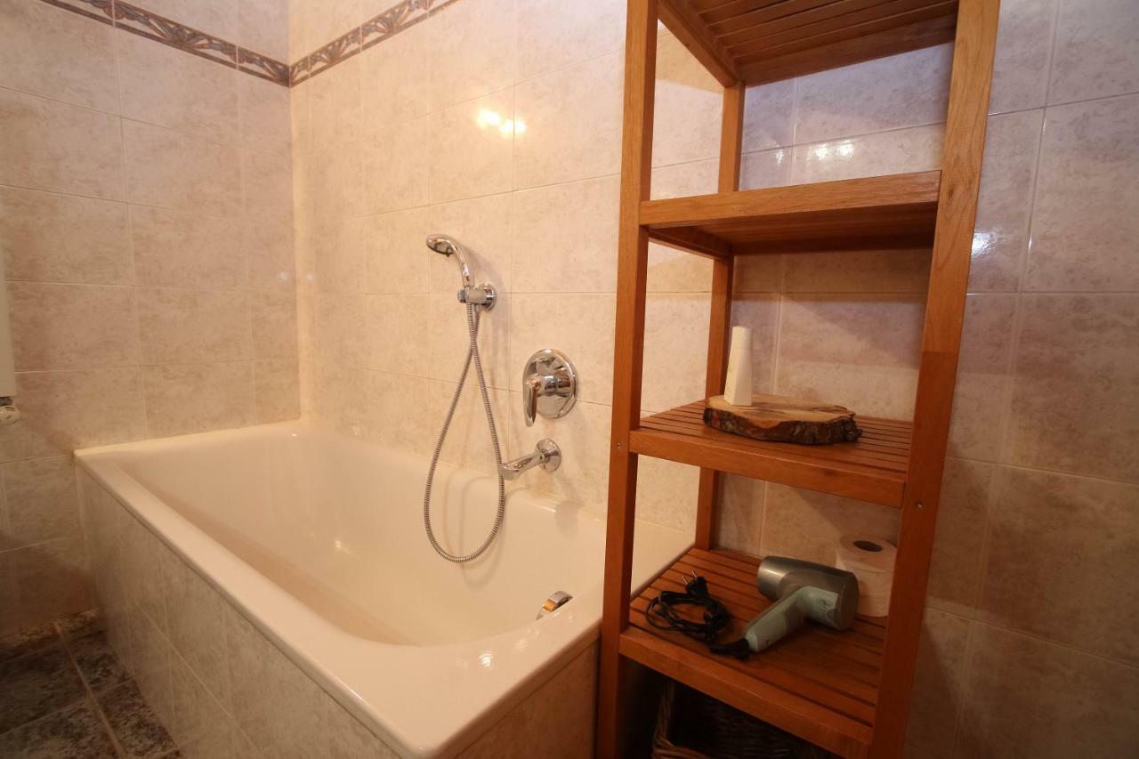 Home White لايْفيسْ المظهر الخارجي الصورة