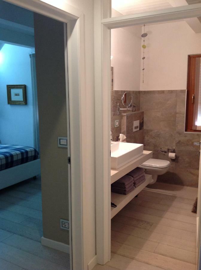 Home White لايْفيسْ المظهر الخارجي الصورة