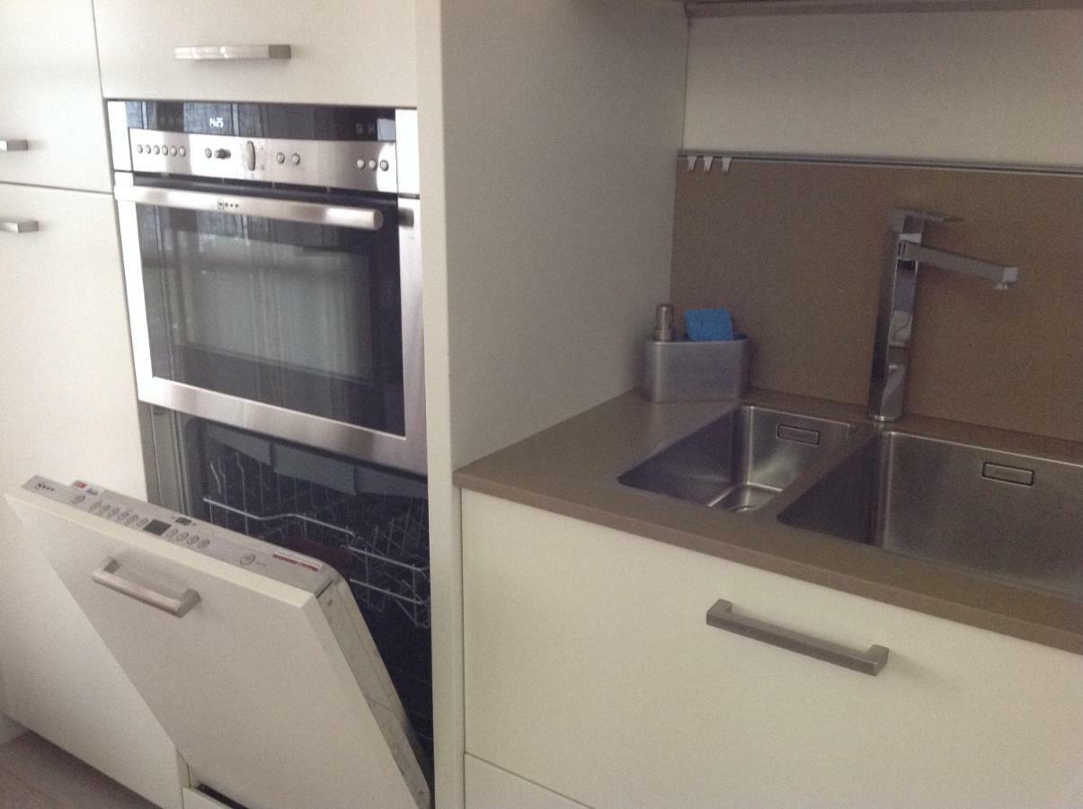 Home White لايْفيسْ المظهر الخارجي الصورة