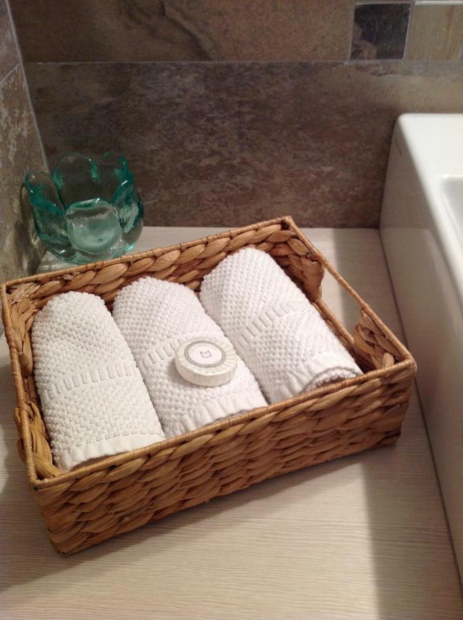 Home White لايْفيسْ المظهر الخارجي الصورة