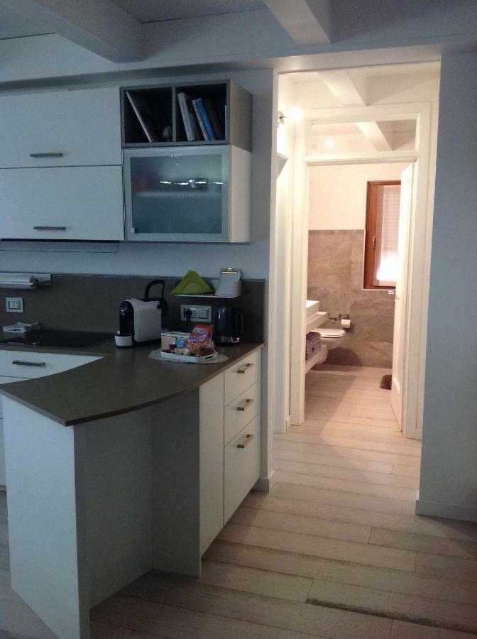 Home White لايْفيسْ المظهر الخارجي الصورة